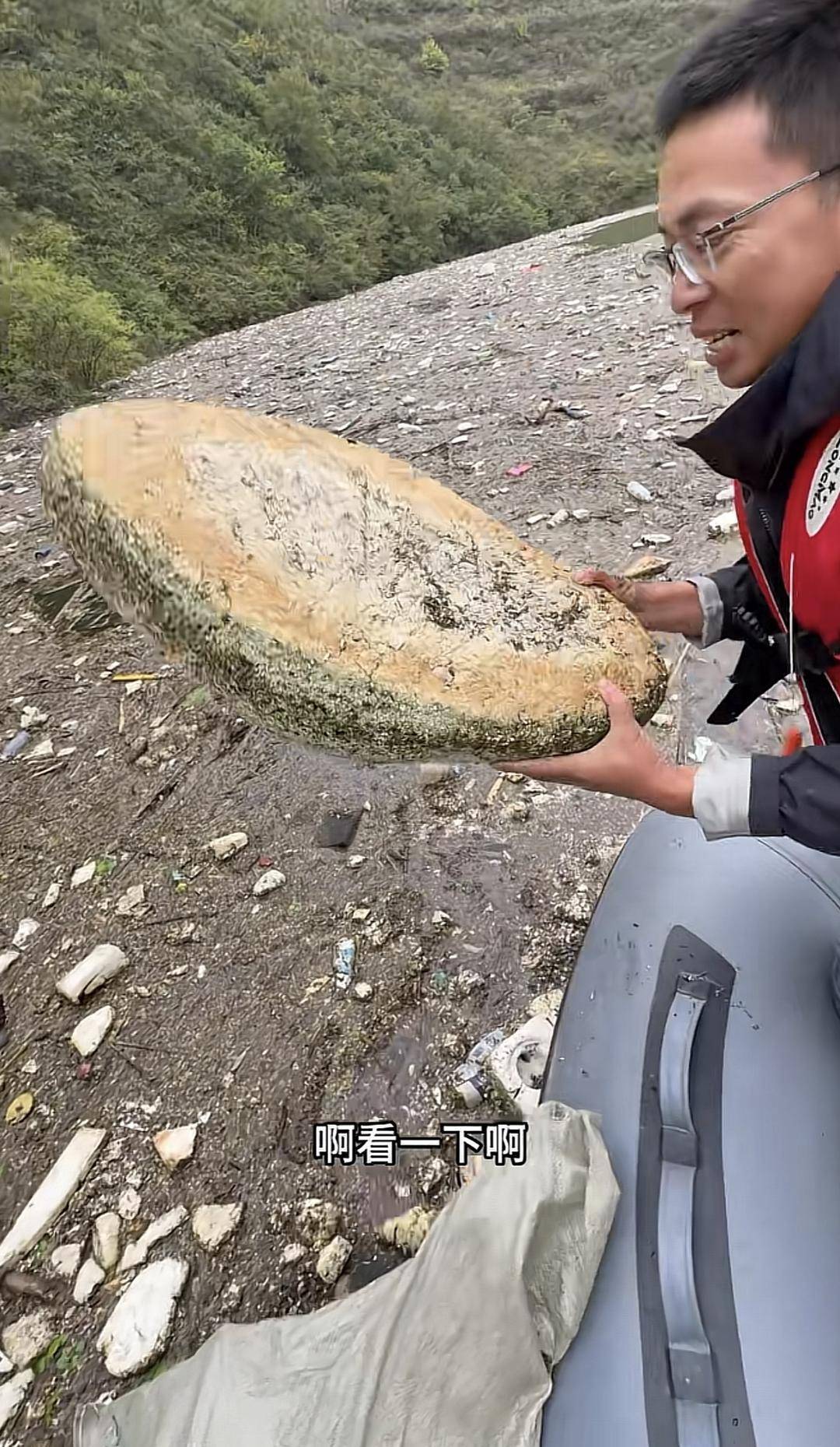 网友曝光洛阳一水库漂浮大量垃圾 当地回应:正在处理