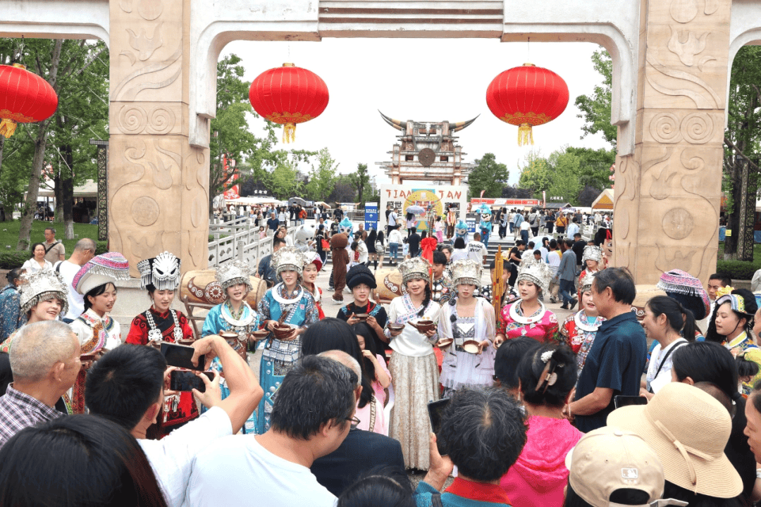 同比增长27%<strong></p>
<p>p2p网贷理财</strong>!双节假期天河潭景区接待游客超21万人次