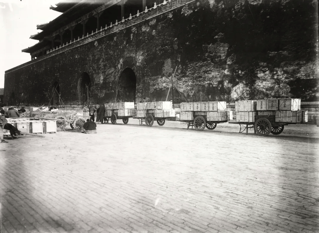 今天是故宫博物院百岁生日<strong></p>
<p>p2p网贷理财</strong>,让我们回顾她这一百年的史诗