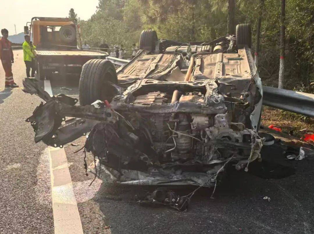 “我撒谎天打雷劈！”男子高速突然强行变道致翻车<strong></p>
<p>p2p网贷理财</strong>，反诬赖对方