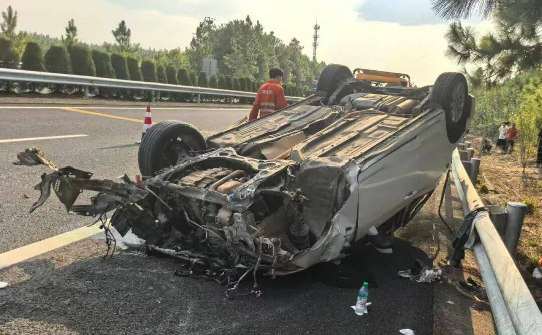 “我撒谎天打雷劈！”男子高速突然强行变道致翻车<strong></p>
<p>p2p网贷理财</strong>，反诬赖对方