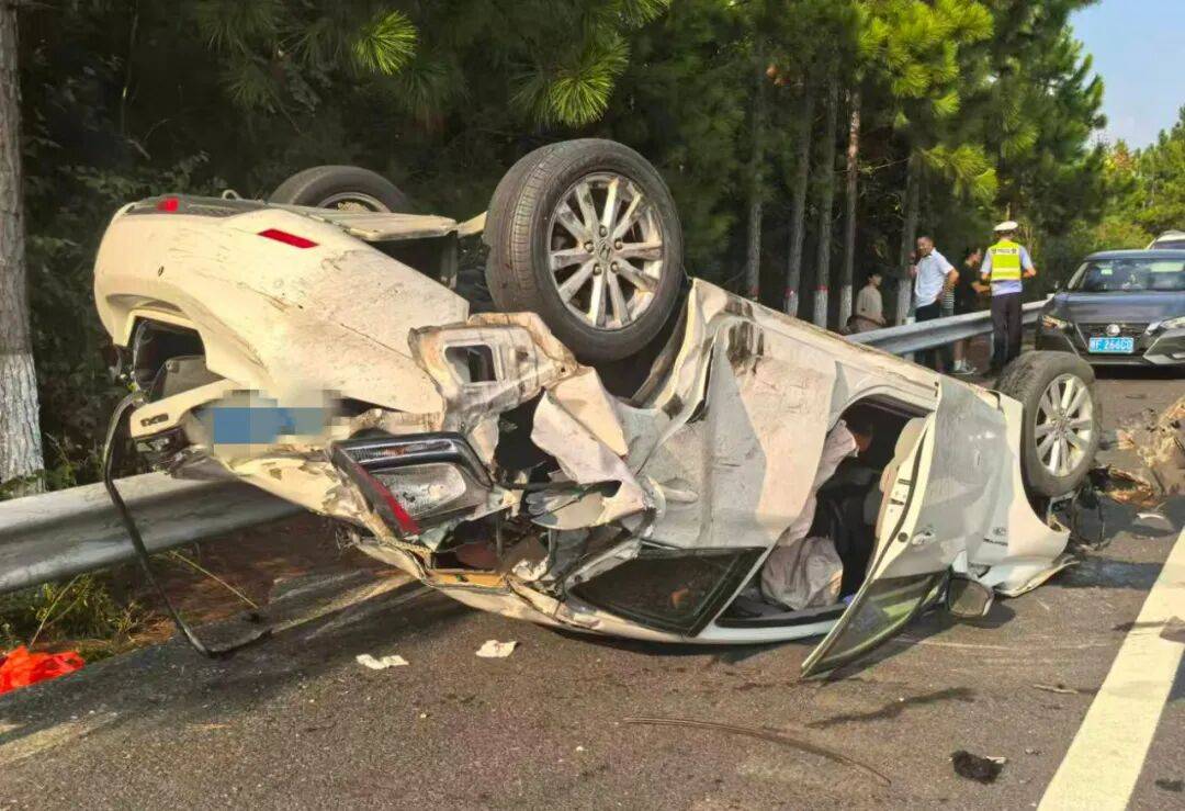 “我撒谎天打雷劈！”男子高速突然强行变道致翻车<strong></p>
<p>p2p网贷理财</strong>，反诬赖对方