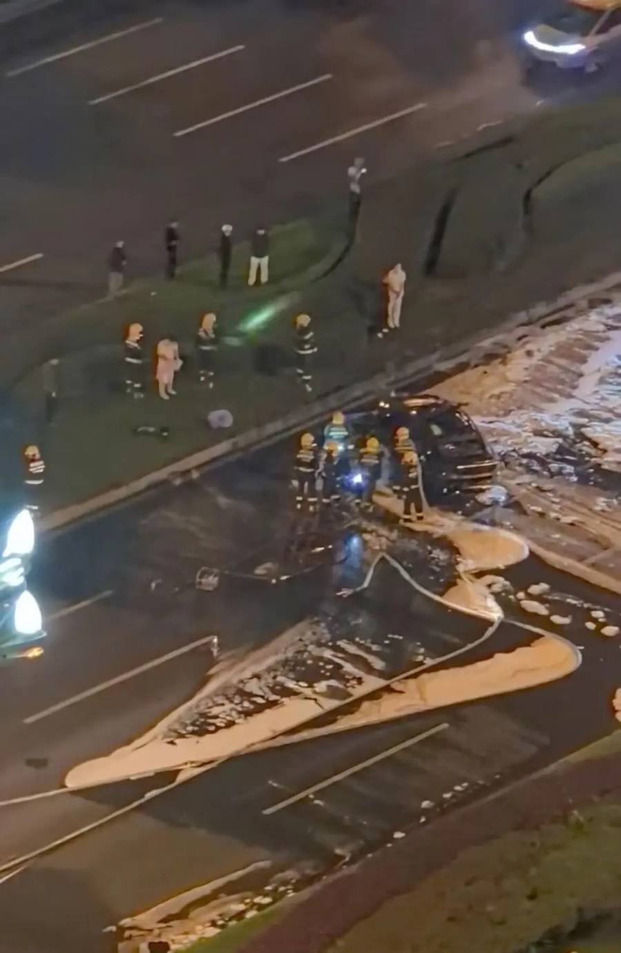 最新!成都SU7碰撞后燃烧司机死亡<strong></p>
<p>公募理财</strong>,小米股价暴跌超8%!客服最新回应