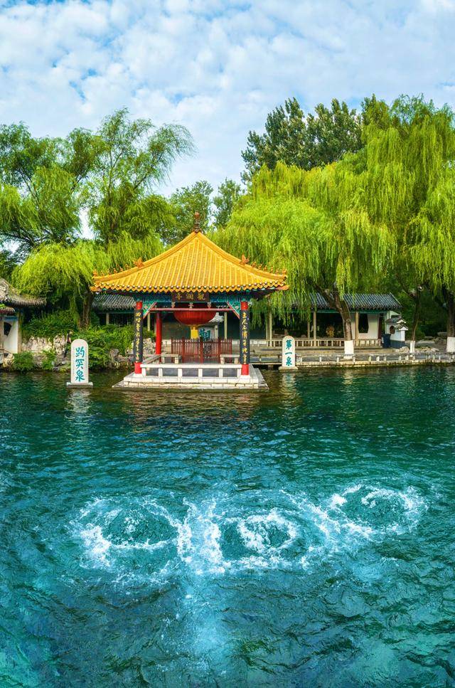 趵突泉地下水位突破30米大关<strong></p>
<p>公募理财</strong>!济南泉水进入最佳观赏季