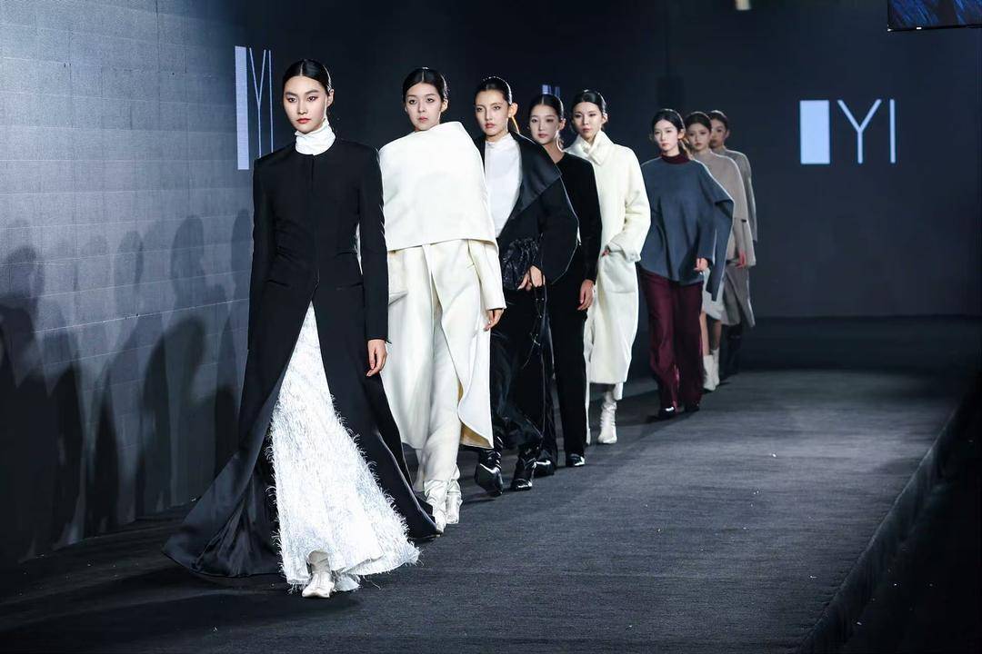 非遗惊艳、萌娃抢镜、大码模特出圈<strong></p>
<p>公募理财</strong>!南京国际时尚周看点太密