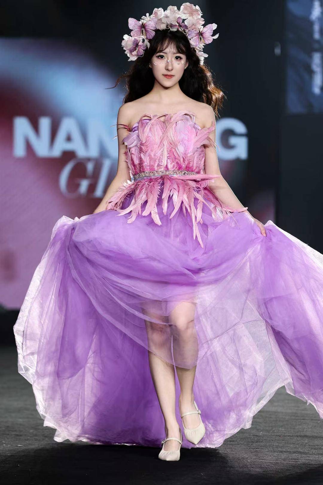 非遗惊艳、萌娃抢镜、大码模特出圈<strong></p>
<p>公募理财</strong>!南京国际时尚周看点太密