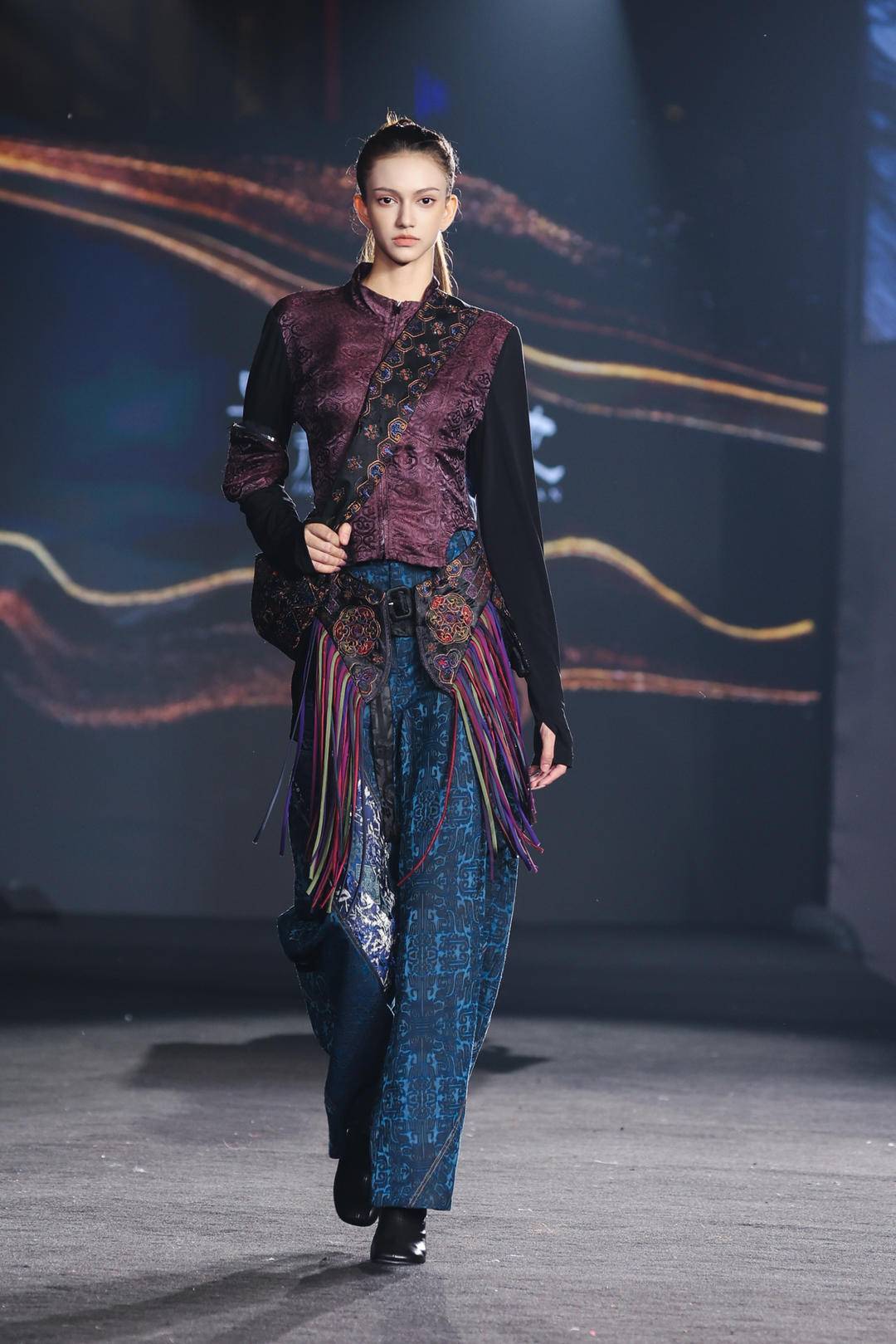 非遗惊艳、萌娃抢镜、大码模特出圈<strong></p>
<p>公募理财</strong>!南京国际时尚周看点太密