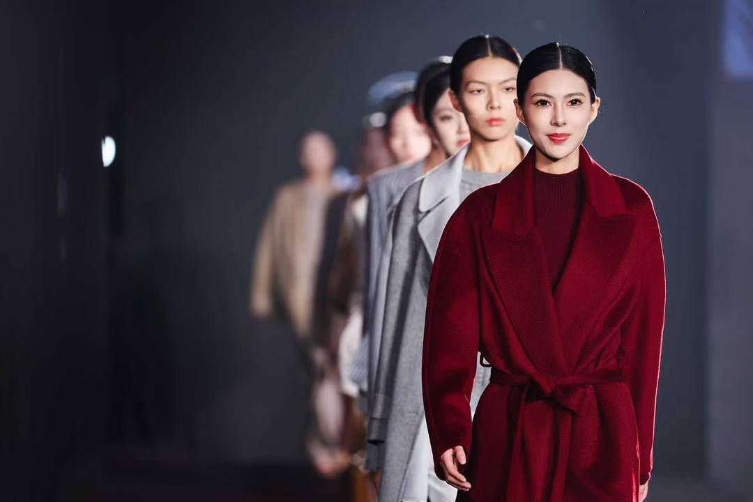 非遗惊艳、萌娃抢镜、大码模特出圈<strong></p>
<p>公募理财</strong>!南京国际时尚周看点太密