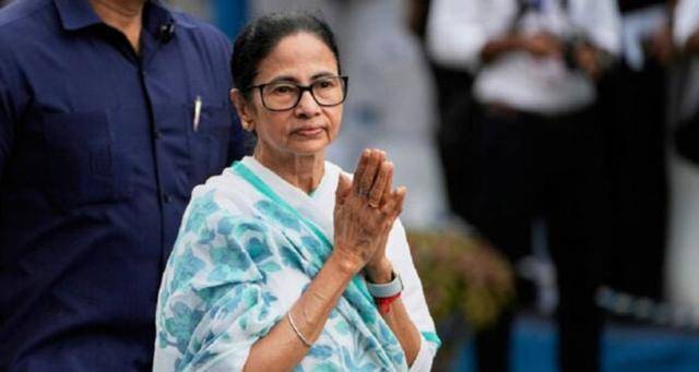 印度女医学生遭轮奸，事发地首席部长：为何深夜外出?