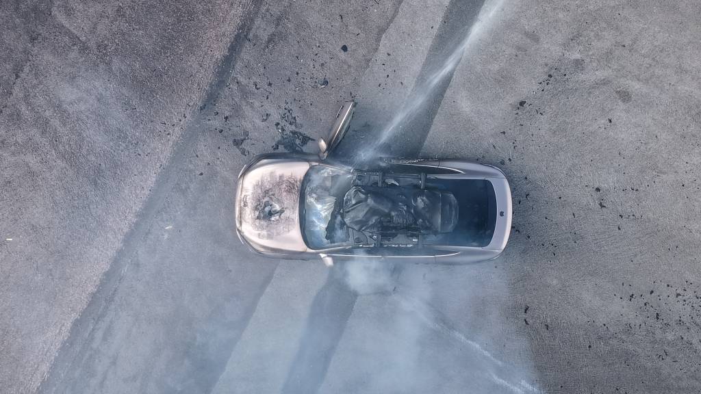 一辆蔚来牌轿车在大理一景区外起火<strong></p>
<p>如何理财最好</strong>,一家四口撤离及时无伤亡