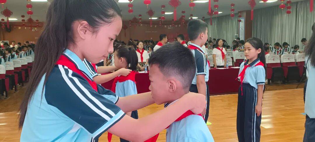 <strong></p>
<p>理财pdf</strong>我县各级少先队组织开展“强国复兴有我 争当新时代好少年”建队日主题活动