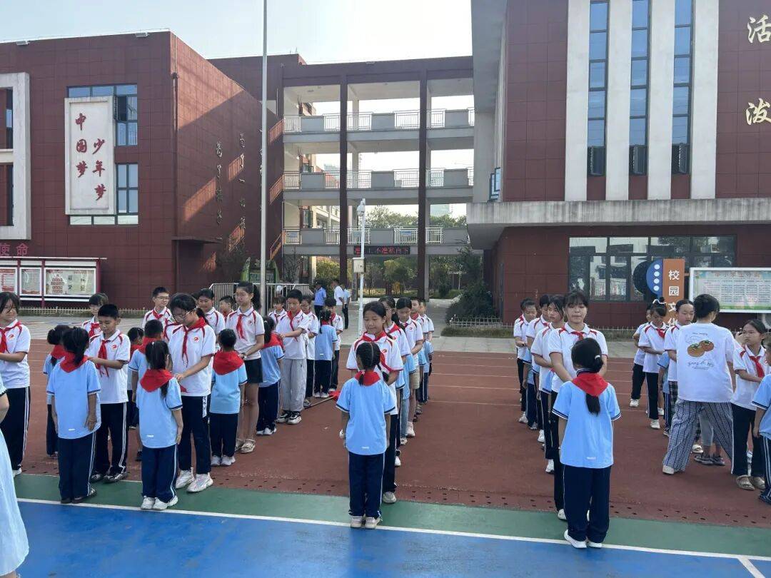 <strong></p>
<p>理财pdf</strong>我县各级少先队组织开展“强国复兴有我 争当新时代好少年”建队日主题活动