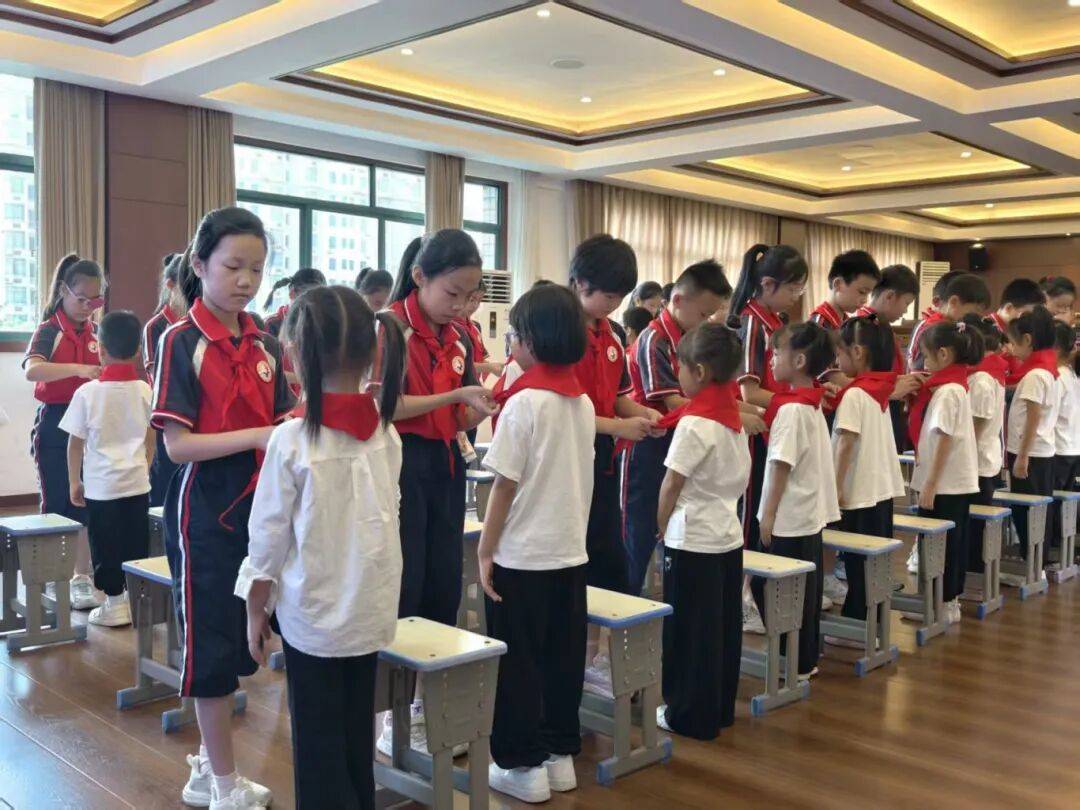 <strong></p>
<p>理财pdf</strong>我县各级少先队组织开展“强国复兴有我 争当新时代好少年”建队日主题活动