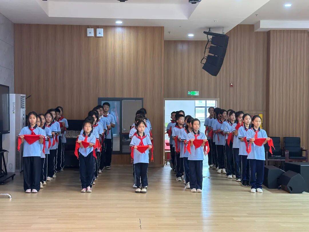 <strong></p>
<p>理财pdf</strong>我县各级少先队组织开展“强国复兴有我 争当新时代好少年”建队日主题活动