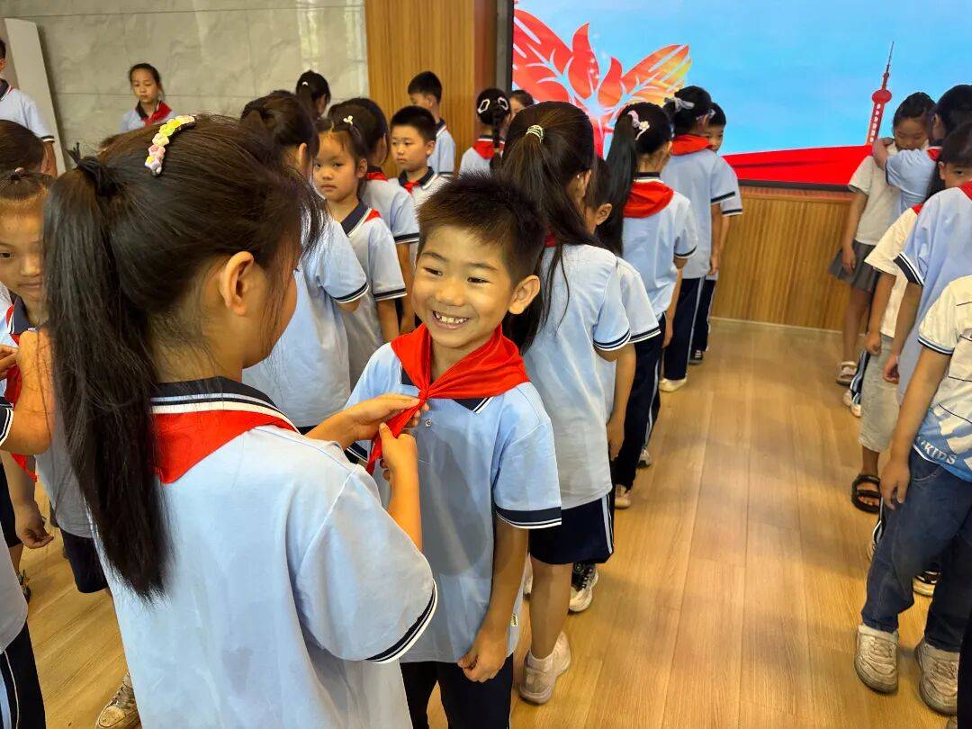 <strong></p>
<p>理财pdf</strong>我县各级少先队组织开展“强国复兴有我 争当新时代好少年”建队日主题活动