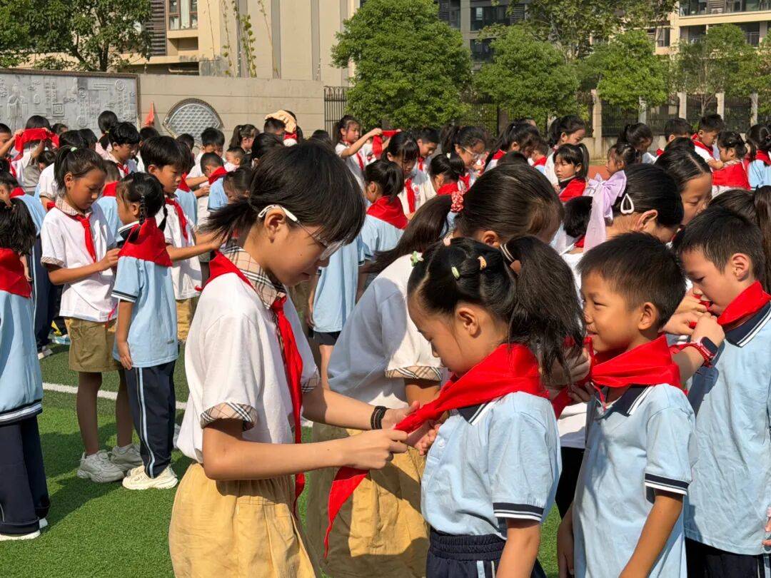 <strong></p>
<p>理财pdf</strong>我县各级少先队组织开展“强国复兴有我 争当新时代好少年”建队日主题活动