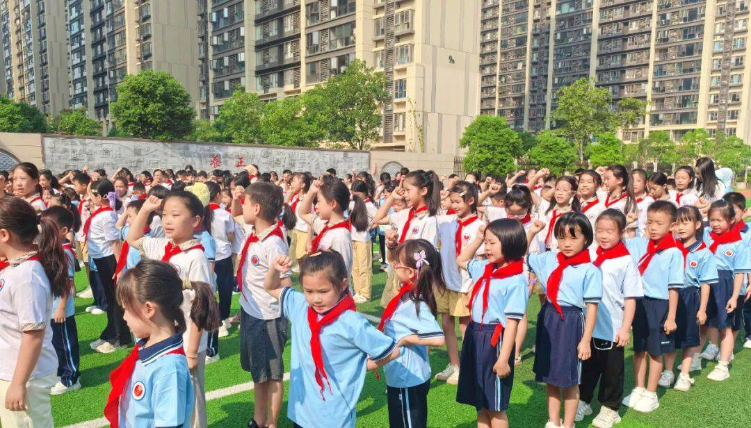 <strong></p>
<p>理财pdf</strong>我县各级少先队组织开展“强国复兴有我 争当新时代好少年”建队日主题活动