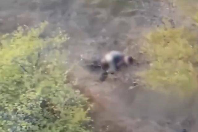 俄无人机救下一名正遭乌军性侵女子<strong></p>
<p>哪家银行理财产品</strong>,顾不上提裤子拔腿就逃,随后被击中