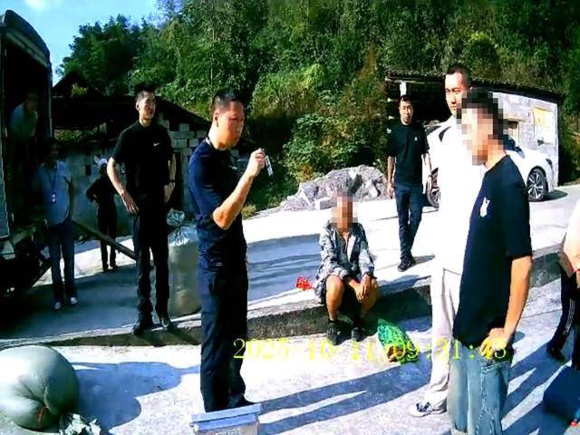 100斤玉米上秤秒变60斤?贵州一村民遭“鬼秤”骗粮!民警出手<strong></p>
<p>哪家银行理财产品</strong>,5人被拘