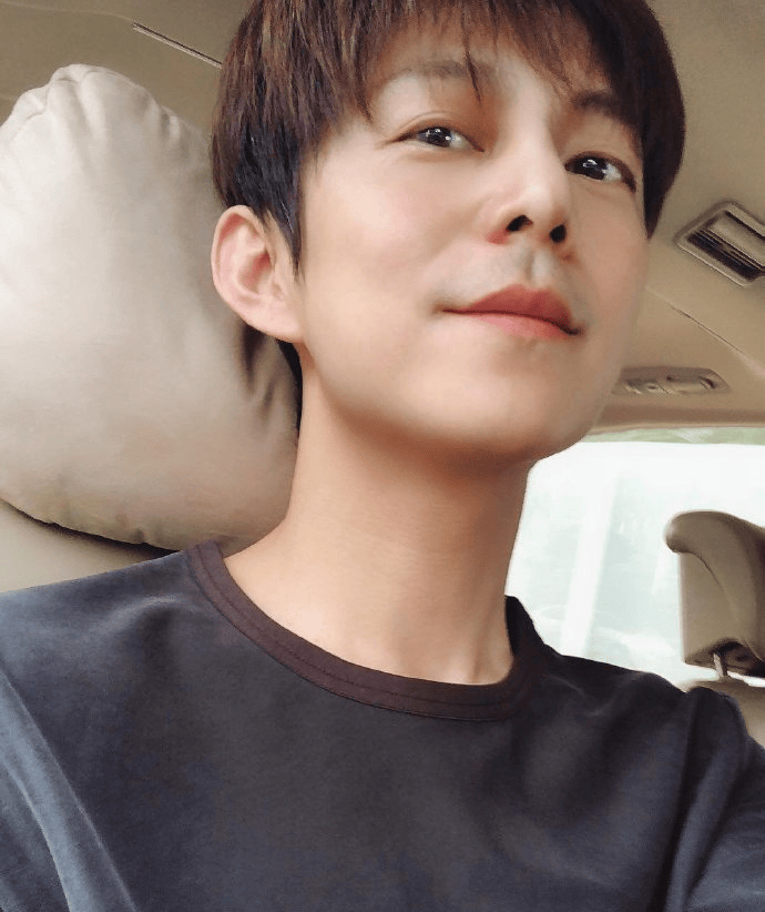 51岁何炅坦言:精力大不如前<strong></p>
<p>哪家银行理财产品</strong>,我现在特别痛苦,又近视又老花