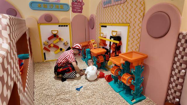 海底捞<strong></p>
<p>哪家银行理财产品</strong>,和西贝“抢娃”