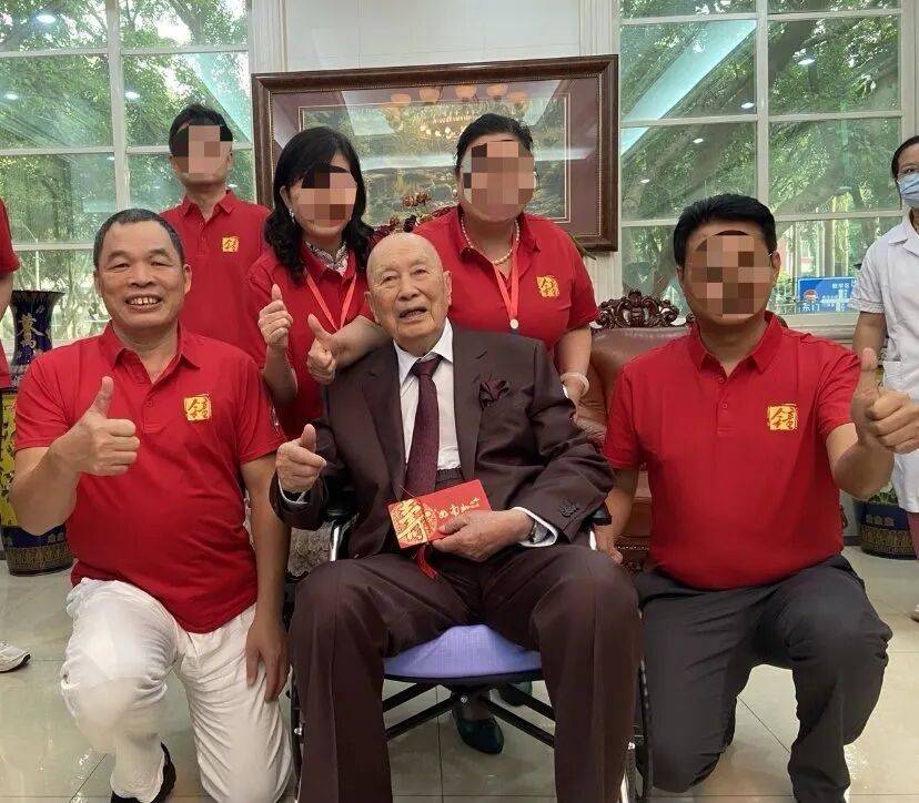 百岁院士声明“蹭合影”背后:双方交涉长达一年<strong></p>
<p>哪家银行理财产品</strong>,均称付诸法律