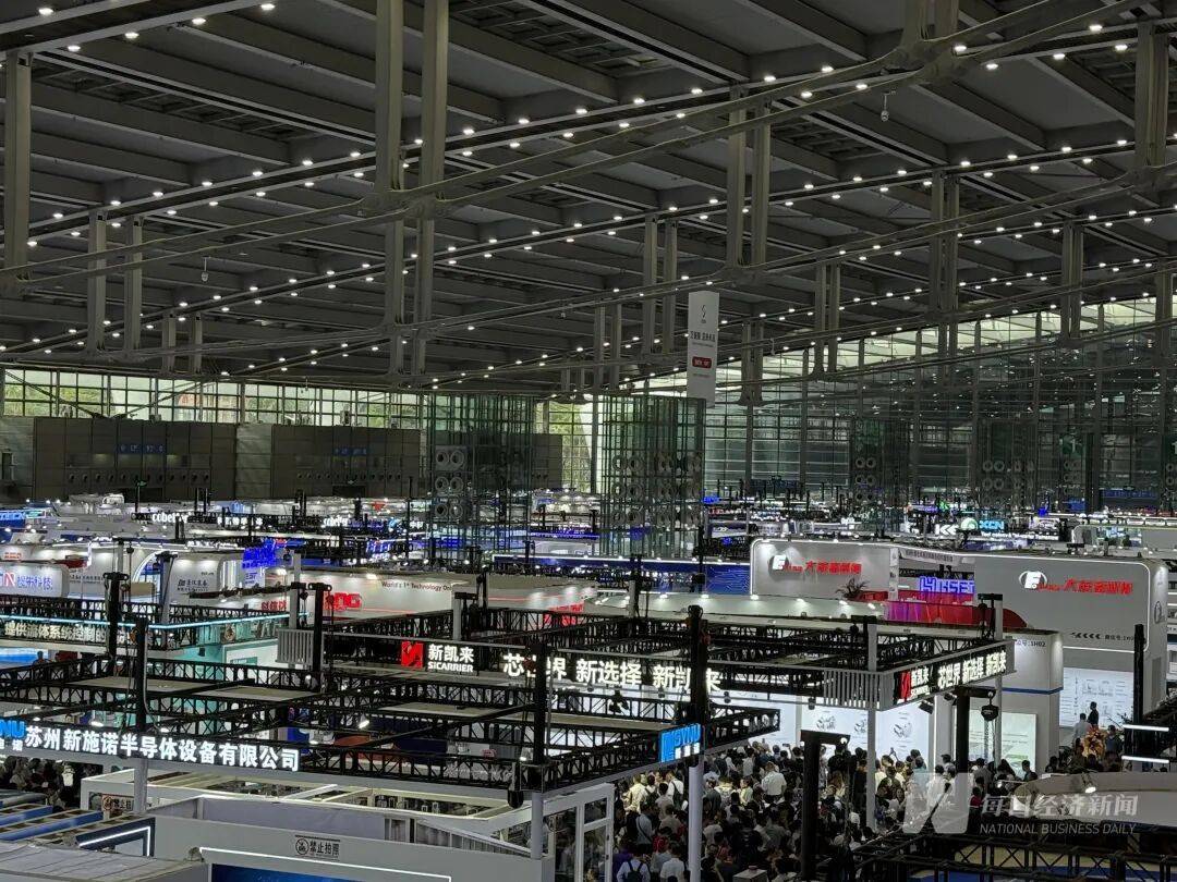 “我们特地赶早来的<strong></p>
<p>哪家银行理财产品</strong>,你们的光刻机在哪里?”深圳一家成立才几年的公司,今天爆火!