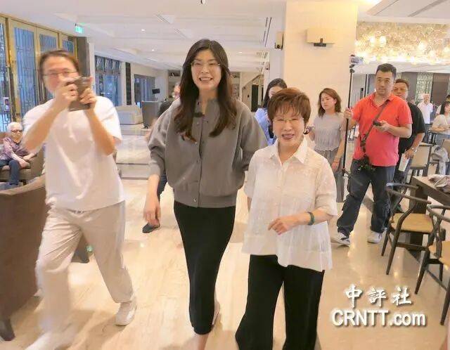 到底支持谁当党主席?当着郑丽文的面<strong></p>
<p>高利理财</strong>,洪秀柱说出了自己的答案