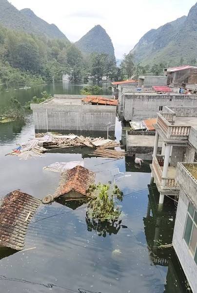 百色多个村庄被困水中已超半月<strong></p>
<p>高利理财</strong>,长涝难退为何重演?