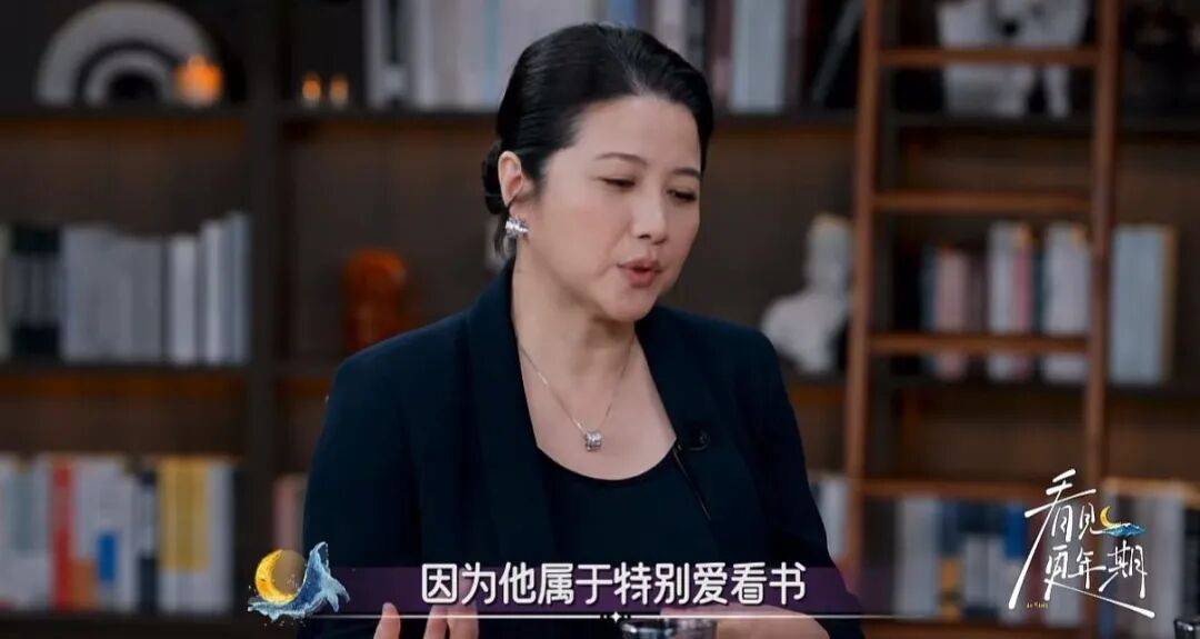 52岁影后颜丙燕公开小20岁男友:他知道我将步入更年期<strong></p>
<p>高利理财</strong>,已甜蜜相恋5年,两人出门必须手拉手