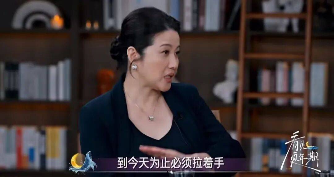 52岁影后颜丙燕公开小20岁男友:他知道我将步入更年期<strong></p>
<p>高利理财</strong>,已甜蜜相恋5年,两人出门必须手拉手