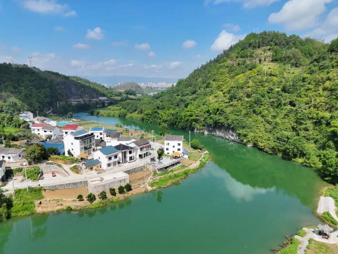 第三批“巴蜀美丽庭院示范片”项目<strong></p>
<p>理财7天</strong>,全部完工!