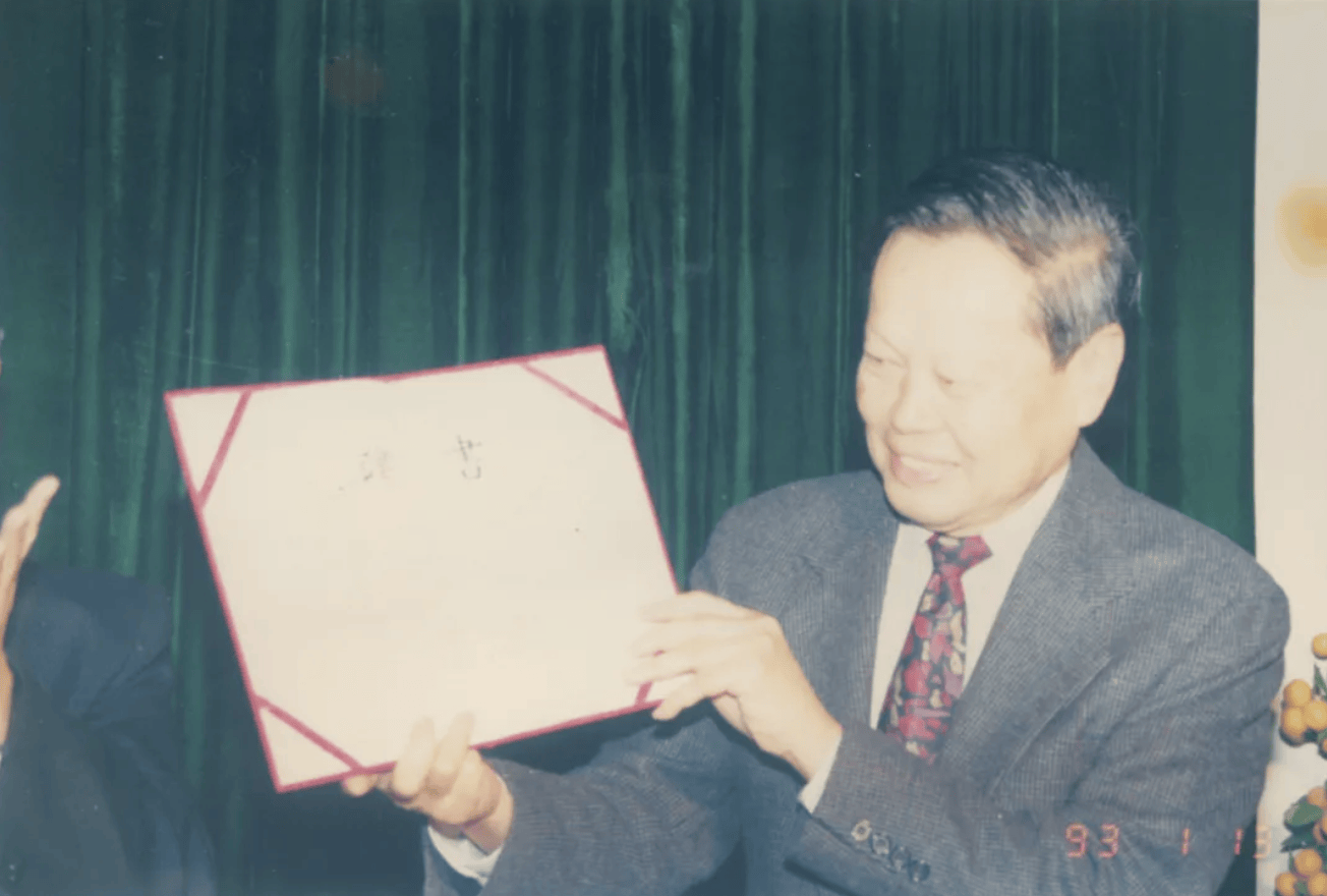 杨振宁为什么连续32年担任东莞理工学院名誉校长<strong></p>
<p>理财7天</strong>?