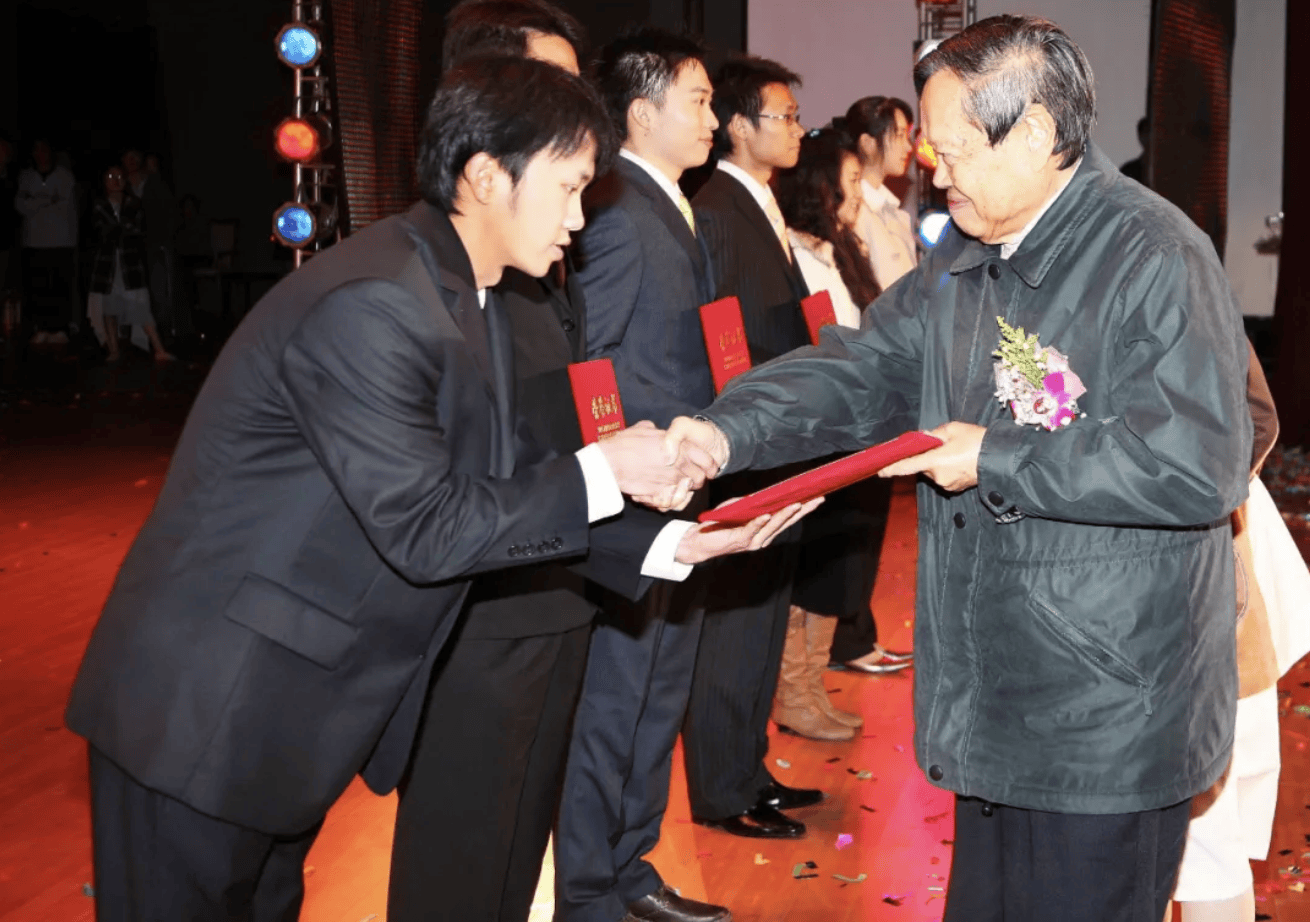 杨振宁为什么连续32年担任东莞理工学院名誉校长<strong></p>
<p>理财7天</strong>?