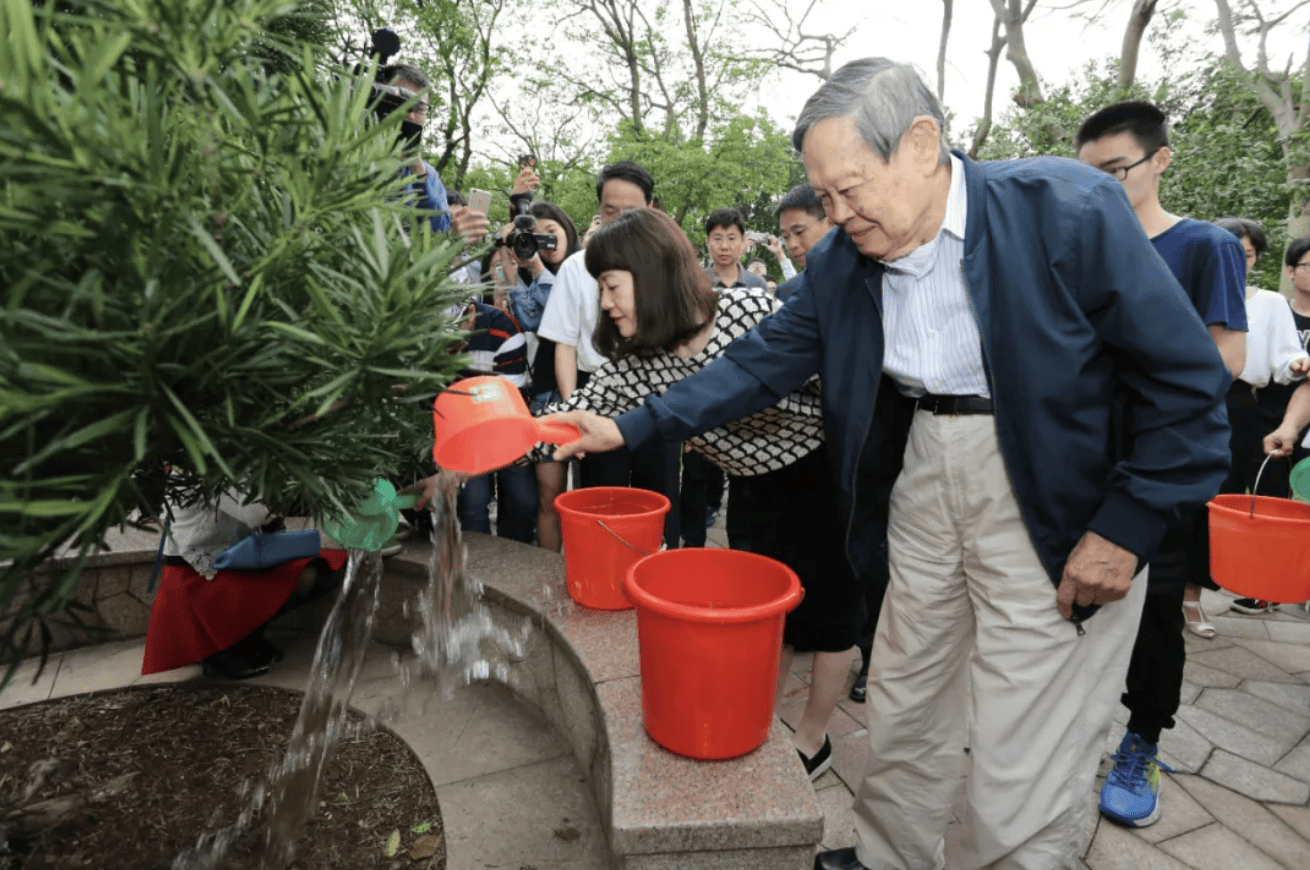 杨振宁为什么连续32年担任东莞理工学院名誉校长<strong></p>
<p>理财7天</strong>?