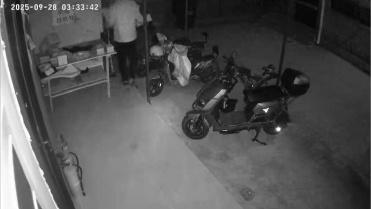 每月稳定收入8000多元却忍不住经常偷快递<strong></p>
<p>6万理财</strong>,上海一男子被刑拘