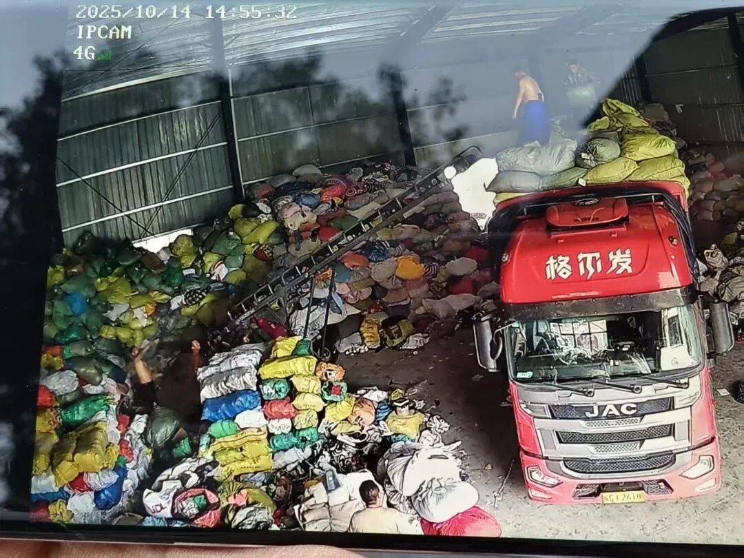 江西一女生误卖奶奶藏有13万元黄金首饰的旧衣<strong></p>
<p>6万理财</strong>,回收站:没安装监控没发现金器,分拣工人是临时工