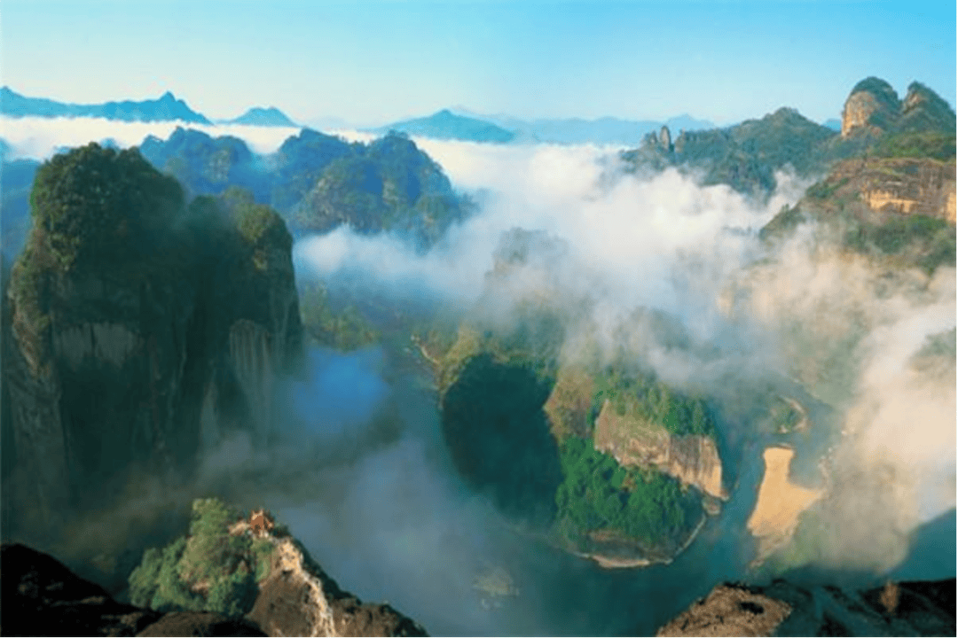 为什么年轻人迷上了爬山? | 秋高气爽<strong></p>
<p>6万理财</strong>,是时候出发了→