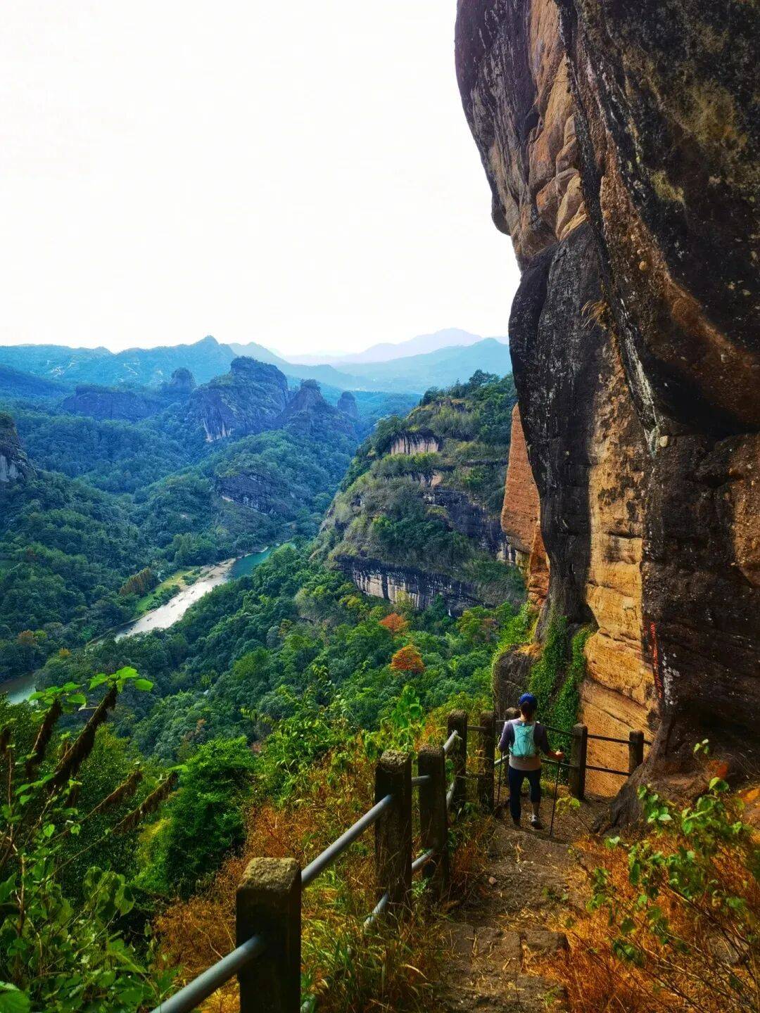 为什么年轻人迷上了爬山? | 秋高气爽<strong></p>
<p>6万理财</strong>,是时候出发了→