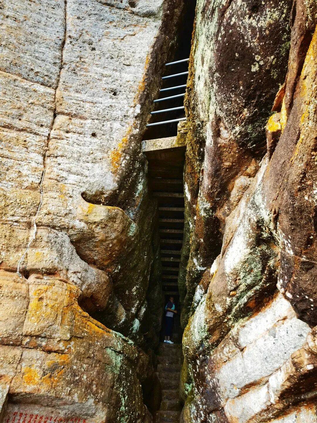 为什么年轻人迷上了爬山? | 秋高气爽<strong></p>
<p>6万理财</strong>,是时候出发了→