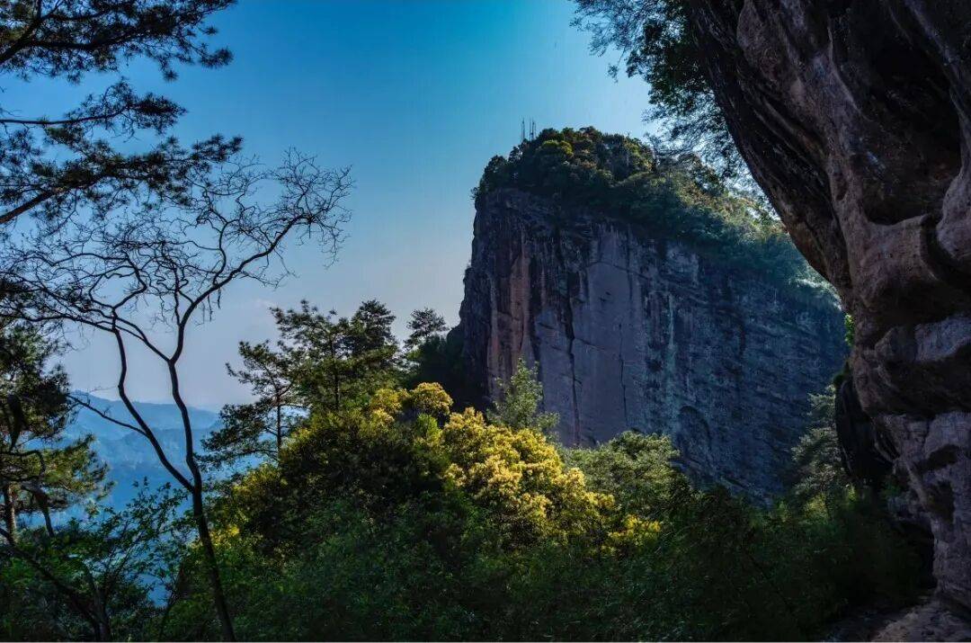 为什么年轻人迷上了爬山? | 秋高气爽<strong></p>
<p>6万理财</strong>,是时候出发了→