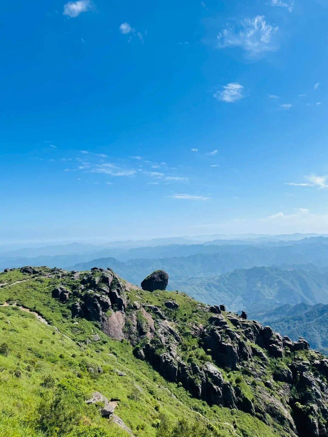 为什么年轻人迷上了爬山? | 秋高气爽<strong></p>
<p>6万理财</strong>,是时候出发了→