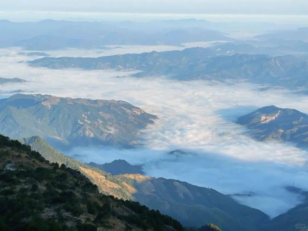 为什么年轻人迷上了爬山? | 秋高气爽<strong></p>
<p>6万理财</strong>,是时候出发了→