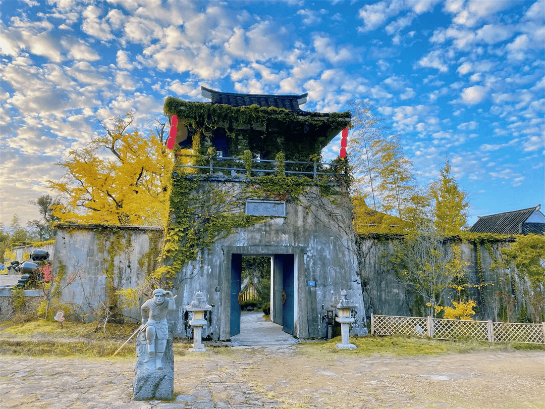 为什么年轻人迷上了爬山? | 秋高气爽<strong></p>
<p>6万理财</strong>,是时候出发了→