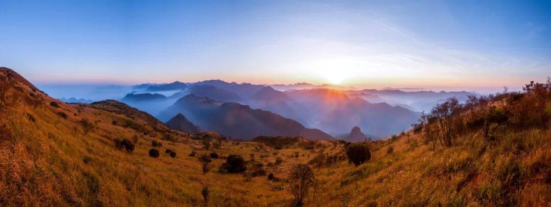 为什么年轻人迷上了爬山? | 秋高气爽<strong></p>
<p>6万理财</strong>,是时候出发了→