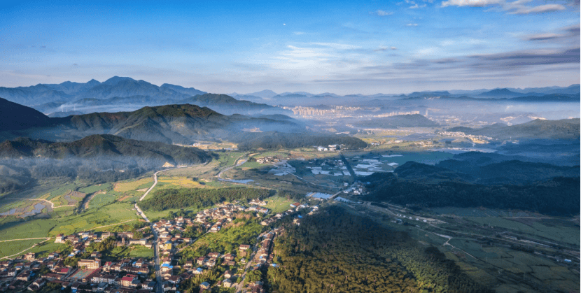 为什么年轻人迷上了爬山? | 秋高气爽<strong></p>
<p>6万理财</strong>,是时候出发了→