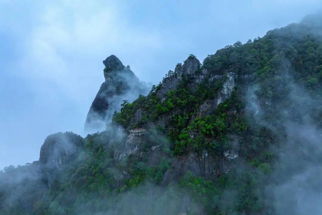 为什么年轻人迷上了爬山? | 秋高气爽<strong></p>
<p>6万理财</strong>,是时候出发了→