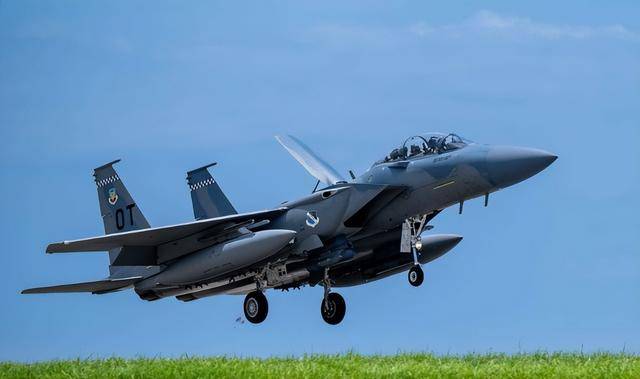 印尼买歼-10又生变<strong></p>
<p>6万理财</strong>，90亿美元预算缩水到16亿，或考虑买退役战机