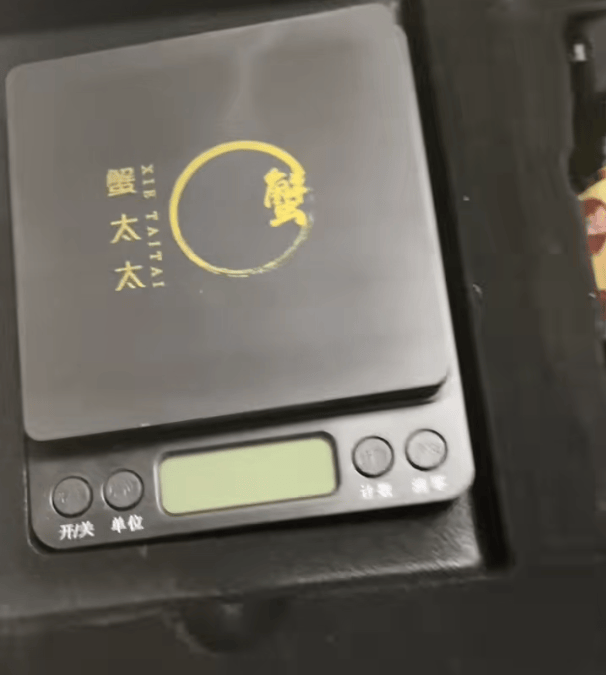 消费者花400元买到臭蟹客服建议蘸醋吃<strong></p>
<p>6万理财</strong>,“包退包赔”的售后执行严苛,网红蟹太太信任危机凸显,被协会除名屡遭行政处罚