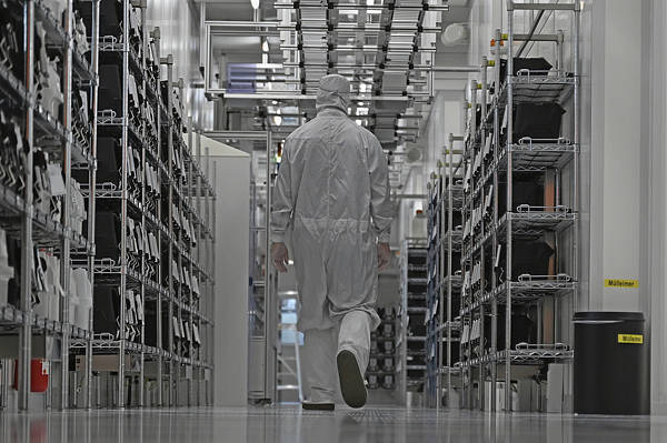 “德法支持欧盟对华贸易强硬<strong></p>
<p>证券公司理财产品</strong>,德国提议:考虑动用‘核选项’”